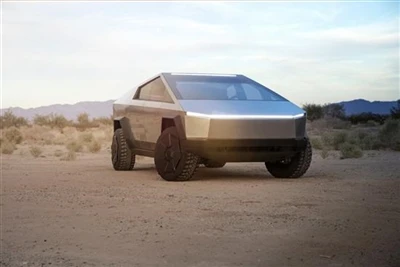Tesla Cybertruck Was Kicked And The Door Was Not Deformed.